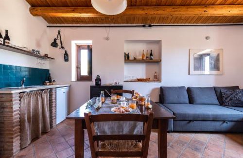 Caltagirone House | Charming Cottage Surrounded by Vineyards with Ocean Views
