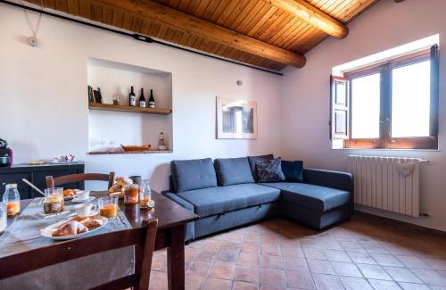 Caltagirone House | Charming Cottage Surrounded by Vineyards with Ocean Views
