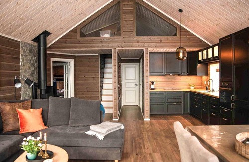 Kvam House | Cottage in a quiet location and with beautiful views over large parts of Kvamskogen.