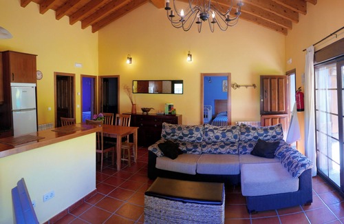 Ribadesella House | Cozy Cottage Near the Beach with Child-Friendly Amenities