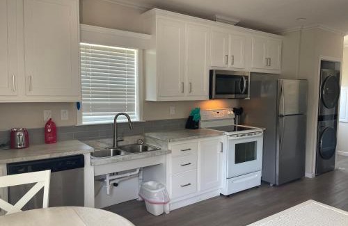 Bayshore Gardens Resort | Pet-Friendly Cottage at Arbor Terrace Resort - 10/10 Rated