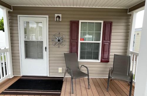 Bayshore Gardens Resort | Pet-Friendly Cottage at Arbor Terrace Resort - 10/10 Rated