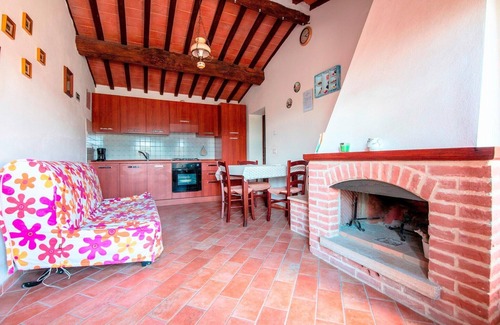 Asciano Apartment | Serene Stay at Belvilla by OYO Acqua with Pool & Breakfast