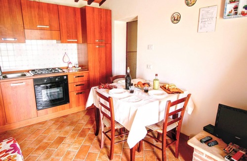 Asciano Apartment | Serene Stay at Belvilla by OYO Acqua with Pool & Breakfast