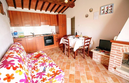 Asciano Apartment | Serene Stay at Belvilla by OYO Acqua with Pool & Breakfast