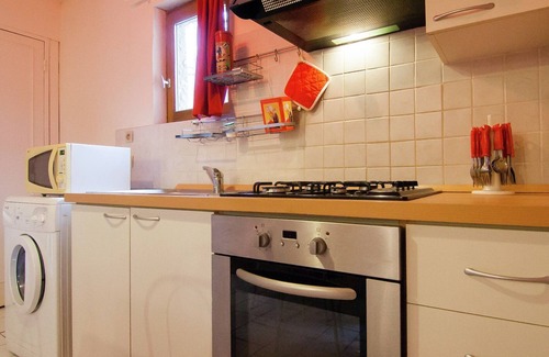 Bourgnac Cottage | Pet-Friendly Cottage in Bourgnac with Relaxing Bubble Bath