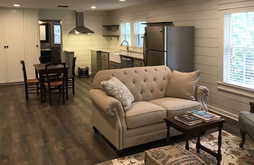 Eunice House | Cottage in Cajun Prairie Country - 35 mins from Lafayette