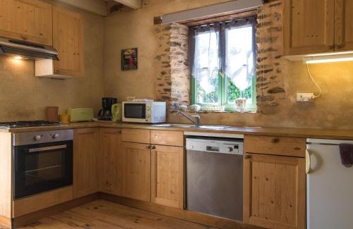 Chalais House | Cozy Cottage in Aquitaine with Garden and Pool Access