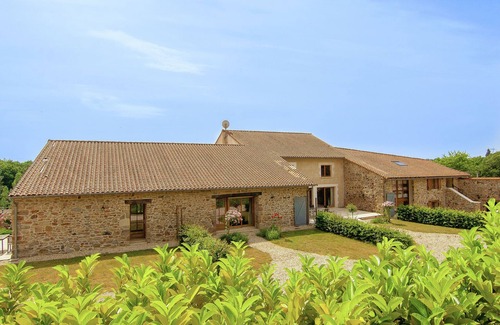 Roussines Cottage | Accessible Gite with Heated Pool & Family-Friendly Amenities