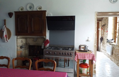 Dun-sur-Meuse House | Perfect Cottage Retreat in Dun-high "LA BAURETTE" Awaits