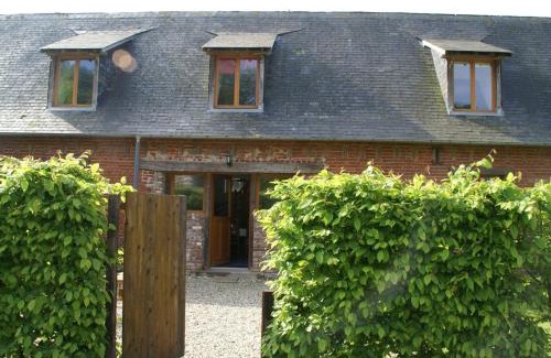 Le Bourg-Dun House | Beautiful Cottage in Le Bourg Dun with Garden & Amenities
