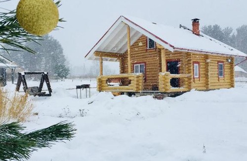 Bugrovo House | Cozy Cottage in Kirillovo: Pet-Friendly with Kitchen Amenities