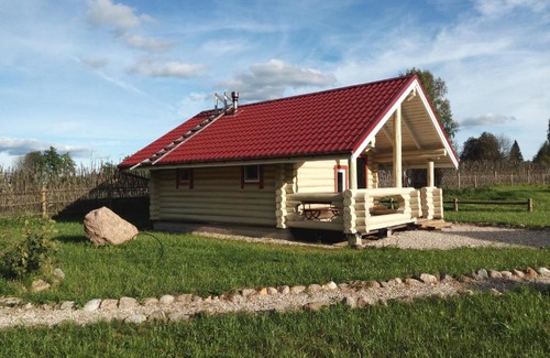 Bugrovo House | Cozy Cottage in Kirillovo: Pet-Friendly with Kitchen Amenities