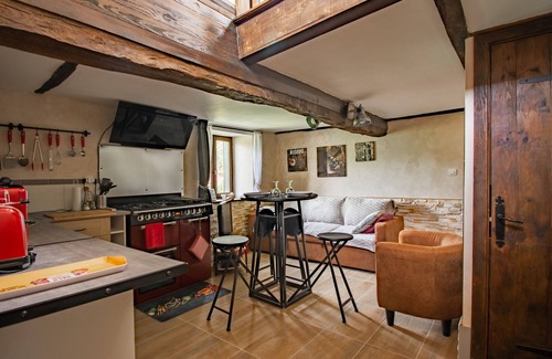 Droux House | Relaxing Cottage in Limousin with Pool and Ocean Views