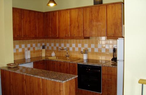 Maians House | Cozy Maians Cottage with Pool - Family Friendly Retreat