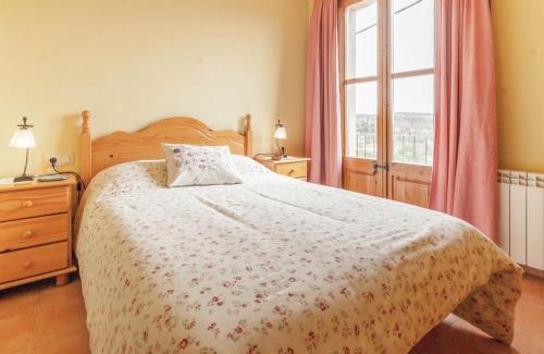 Maians House | Cozy Maians Cottage with Pool - Family Friendly Retreat