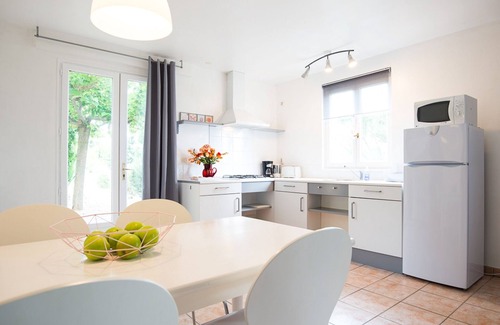 Lodeve House | Scenic Cottage with Lake View Near Lac du Salagou