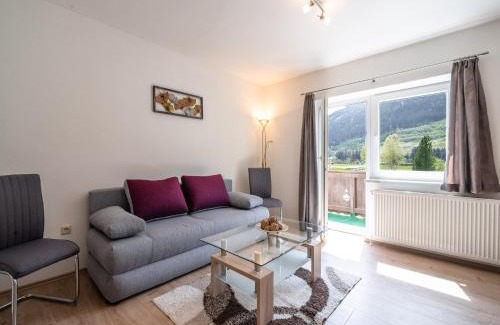 Bramberg am Wildkogel Apartment | Stylish Apartment Steps from Skiing in Mühlbach