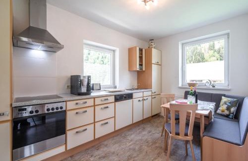 Bramberg am Wildkogel Apartment | Stylish Apartment Steps from Skiing in Mühlbach