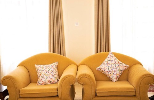 Nanyuki Villa | Family-Friendly Cottage in Nanyuki with Pool & Breakfast
