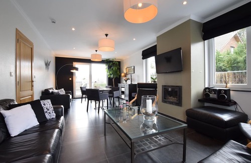 Libin Cottage | Cozy Cottage Retreat in Libin with Private Sauna & Pool