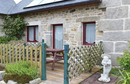 Plouarzel Cottage | Charming Cottage in Renovated Farmhouse with Indoor Pool