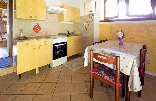 Idro Cottage | Belvilla by OYO Fienile Regoli Due: Pet-Friendly Retreat