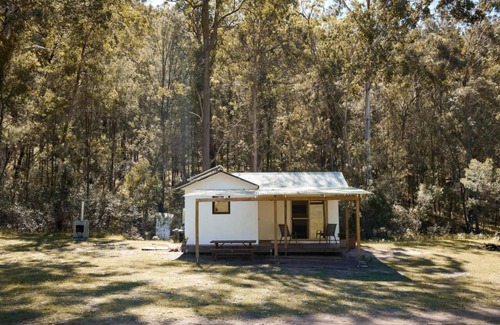 Putty Cottage | Cozy Bush Cottage for 4 with Firepit and Great Trails