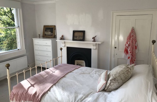 Newton St Loe House | Tranquil Cottage in the City: 10/10 Rated Near Bath