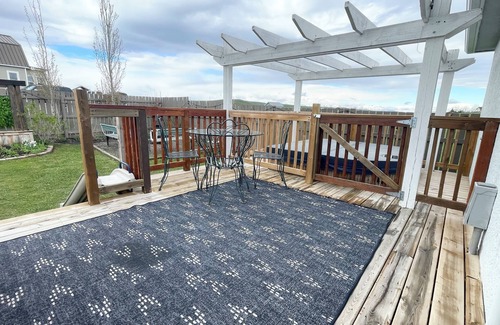 Cardston Cottage | Inviting Cottage Retreat Near Waterton with Hot Tub & More