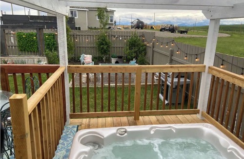 Cardston Cottage | Inviting Cottage Retreat Near Waterton with Hot Tub & More