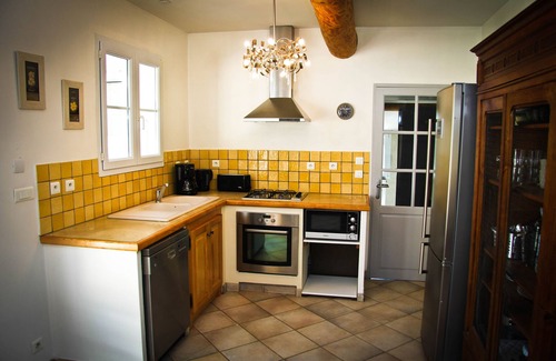 Loriol-du-Comtat House | Tranquil Cottage Retreat near Via Venaissia with Pool