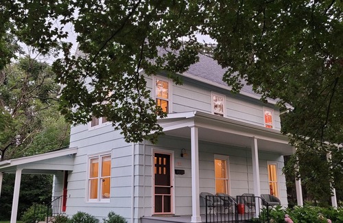 Three Oaks House | Idyllic Cottage in Harbor Country - Walk to Town & Pet Friendly