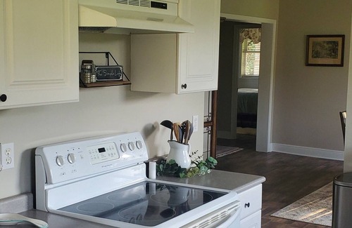 Scooba Cottage | Pet-Friendly Cottage in the Pines Near Bass Lake