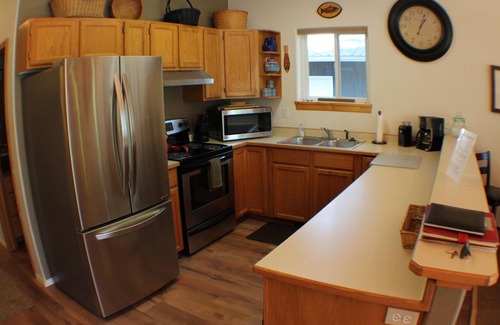 McCall Cottage | Guest Rated 9.8: Cozy Cottage in the Pines with Pool & Spa