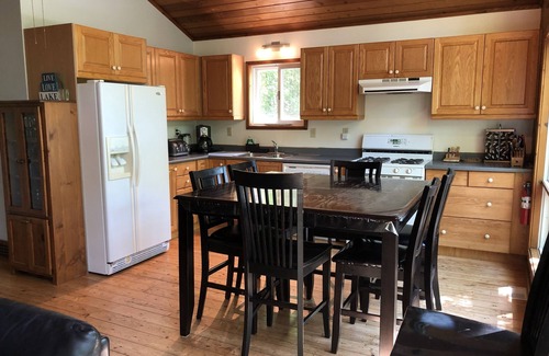 Grand Bend House | Escape to the Cozy Cottage in the Woods with Ocean Views