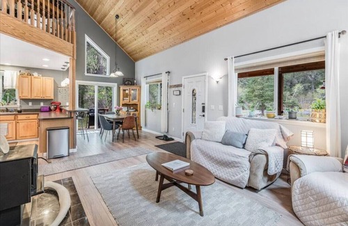 Old Mill Cottage | Idyllic Cottage in the Woods: Family-Friendly with Breakfast