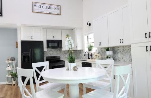 St. Augustine House | Idyllic Cottage at Emerald Lakes Estate with Ocean View