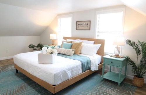 St. Augustine House | Idyllic Cottage at Emerald Lakes Estate with Ocean View