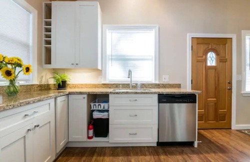 La Honda Apartment | Enchanting Cottage In The Woods with Kitchen Amenities