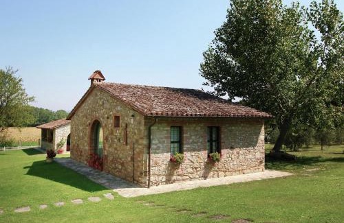 Todi House | Stylish 4-Bed Detached House with Pool & Pet-Friendly Perks