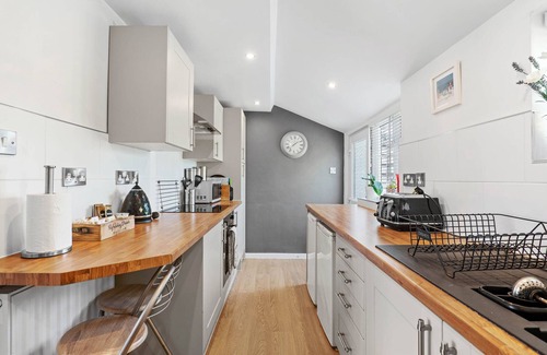 Evesham House | Family-Friendly Cottage in Worcestershire with Kitchen Access