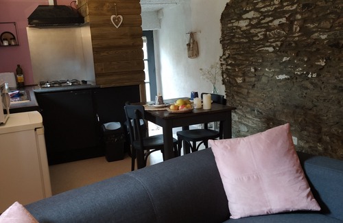 Longchamps-bertogne Cottage | Cozy Cottage La Bergerie de Luna for Two with Kitchenette