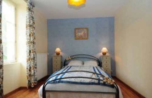 Nolay House | Cozy Cottage La Clé Des Champs with Family-Friendly Kitchen