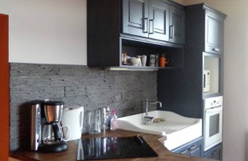 Nolay House | Cozy Cottage La Clé Des Champs with Family-Friendly Kitchen