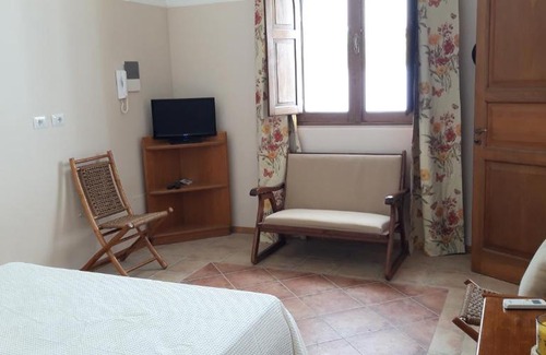 Lizzanello Bed & Breakfast | Discover Cottage La Roccia: Oceanfront Bliss Awaits