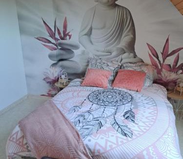 Huisnes-sur-Mer House | Family-Friendly Retreat at Cottage Le Cabanon - Rated 8.8
