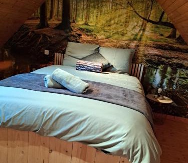 Huisnes-sur-Mer House | Family-Friendly Retreat at Cottage Le Cabanon - Rated 8.8