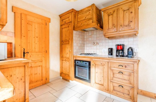 Sixt-Fer-a-Cheval Ski Chalet | Mountain View Cottage 'Le Gîte Des Cascades' with Terrace