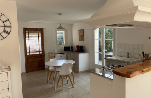 Villedieu Villa | Relaxing Cottage les Oliviers with Pool and Ocean View
